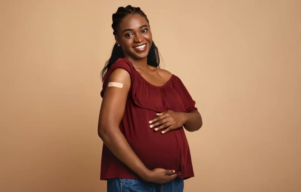 Vacinação Contra Covid para Bebês e Gestantes é Suspensa nos EUA