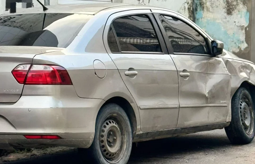 Dupla é presa com carro roubado e arma após perseguição na BR-232 em São Caetano