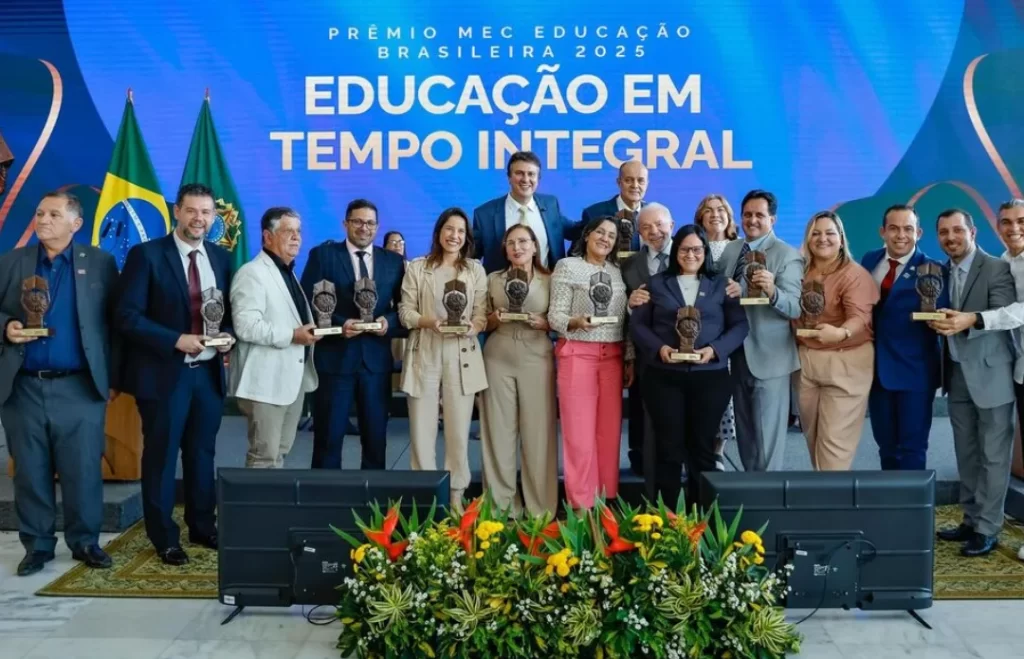 Pernambuco é Destaque Nacional com Prêmios de Educação em Tempo Integral