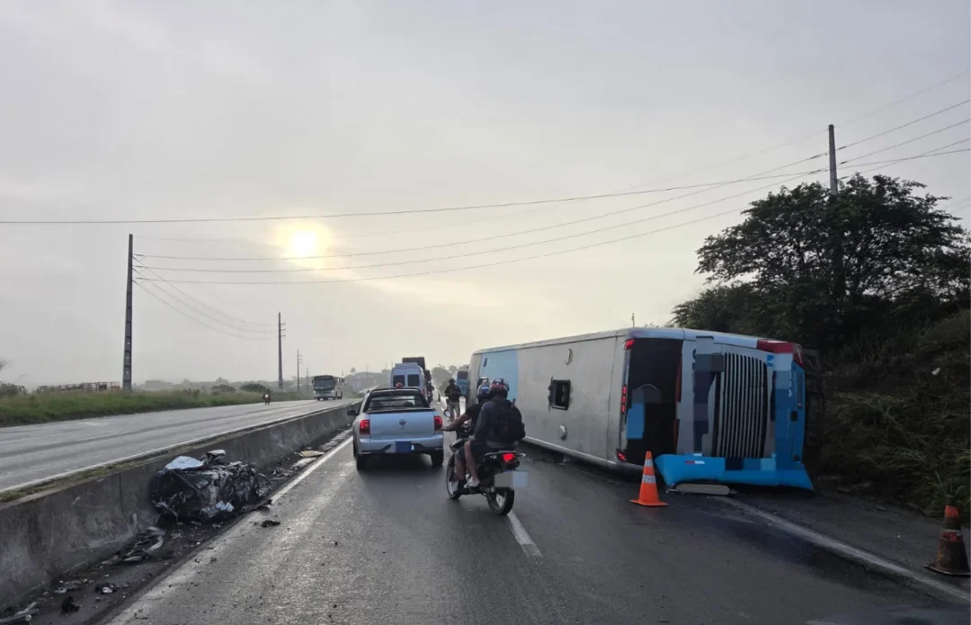 Acidente ônibus BR 232 Caruaru