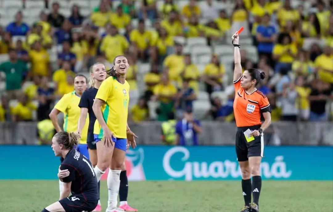 Marta critica arbitragem Brasil x Estados Unidos