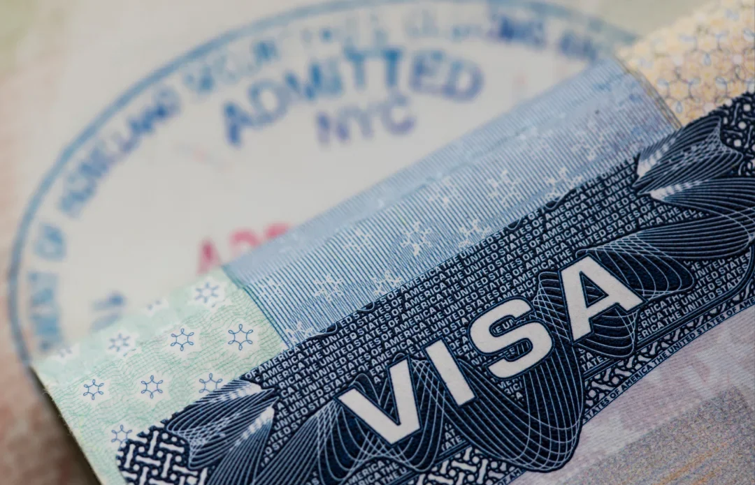 Governo Trump Suspende Agendamentos de Entrevistas para Vistos de Imigrantes