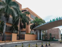 Anvisa alerta contra venda ilegal de medicamento emagrecedor em pó pela internet