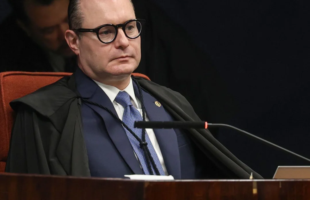 Ministro do STF pede responsabilização após exposição de dados fiscais em processo eleitoral
