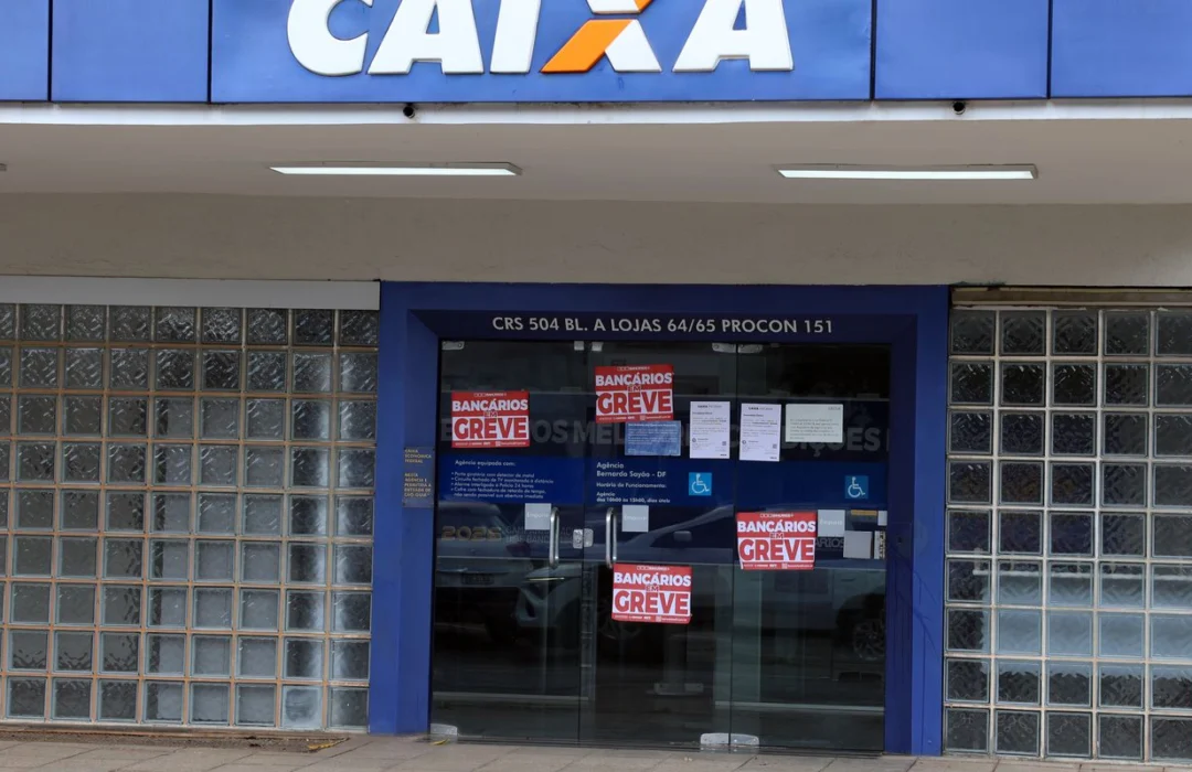 Funcionários da Caixa rejeitam acordo e mantêm greve nacional