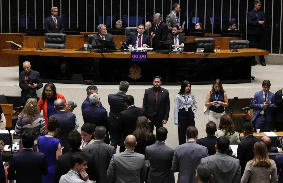 Senado aprova lei sobre minerais críticos, mas municípios questionam distribuição de benefícios