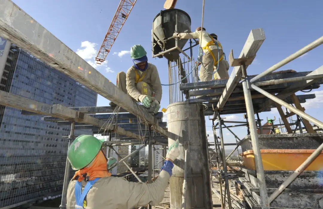Mercado de trabalho brasileiro cria mais de 165 mil empregos em agosto