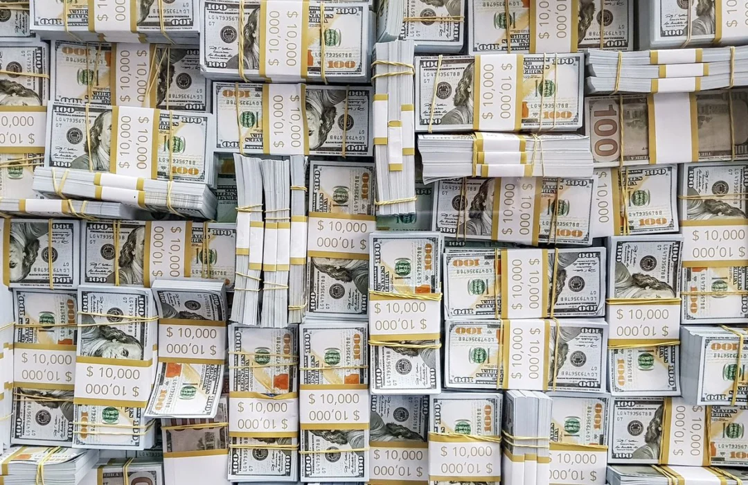 Dólar sobe e se aproxima de R$ 5,20 em dia de incertezas nos mercados