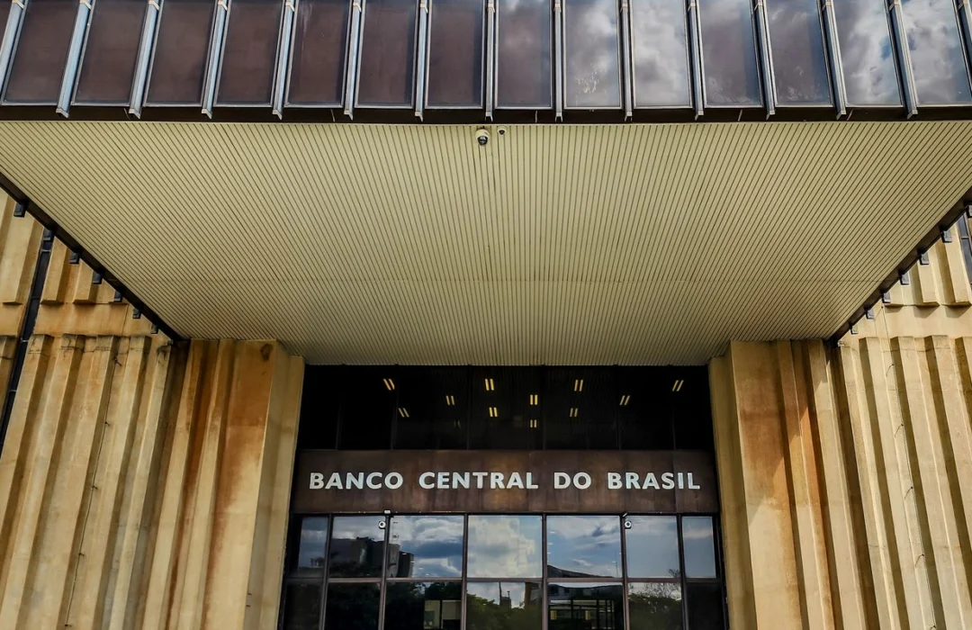 Banco Central reduz taxa de juros para 13,75% ao ano