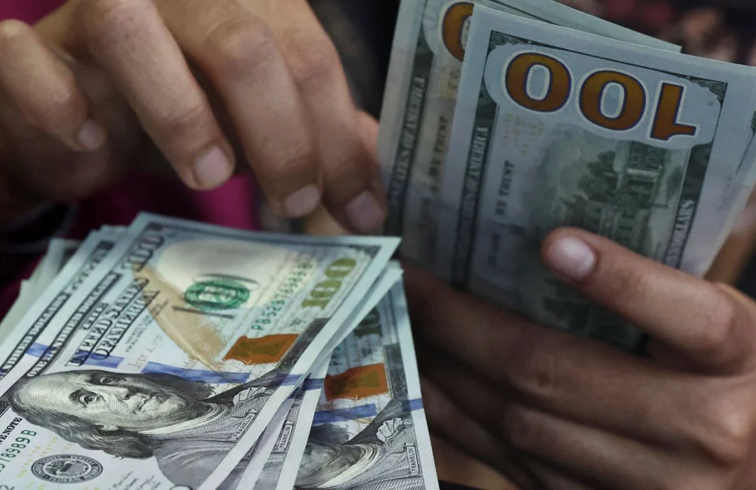 Dólar ultrapassa R$ 5,20 e marca maior cotação em seis meses