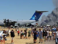 Caça grego cai durante apresentação aérea próximo a Atenas