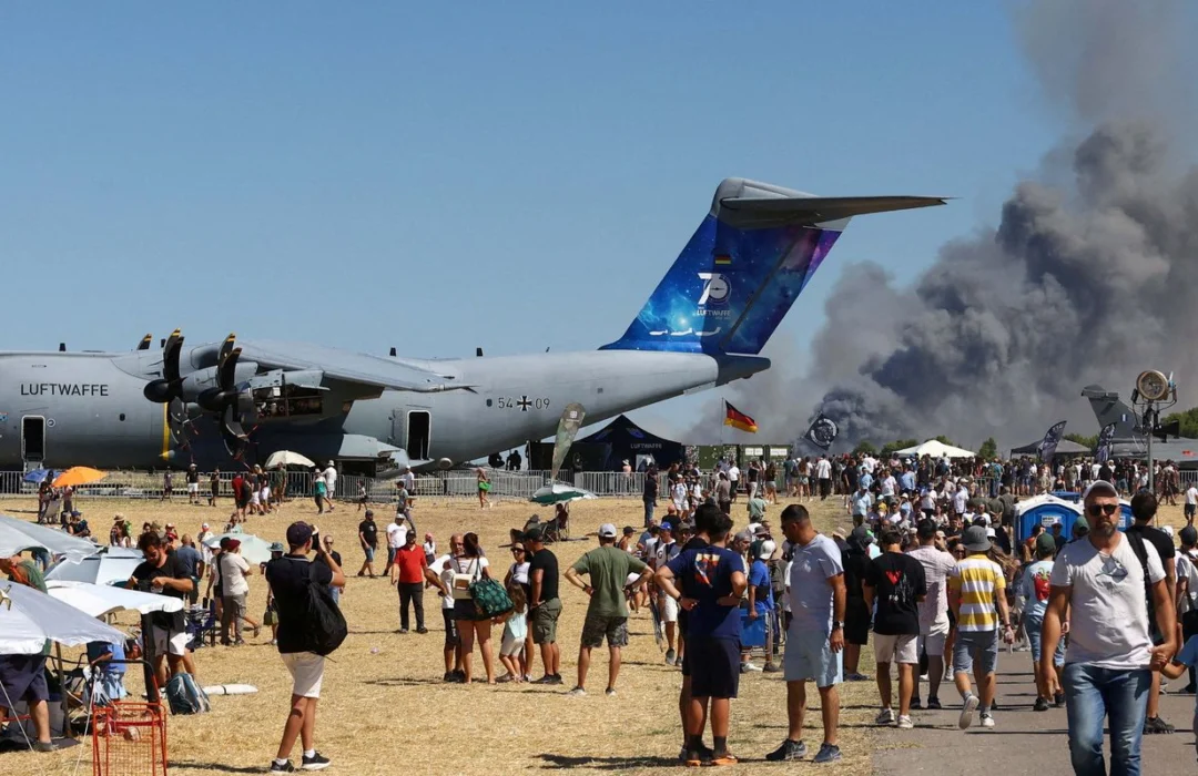 Caça grego cai durante apresentação aérea próximo a Atenas