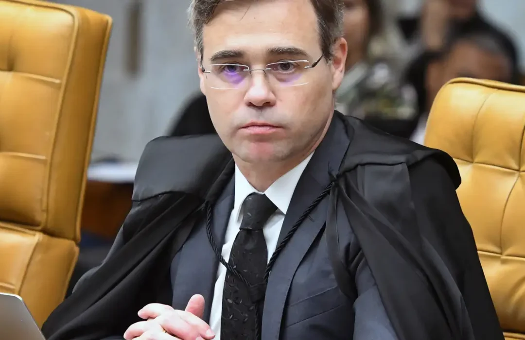 Mendonça se opõe à divulgação total de dados de celular de Vorcaro antes de julgamento no STF
