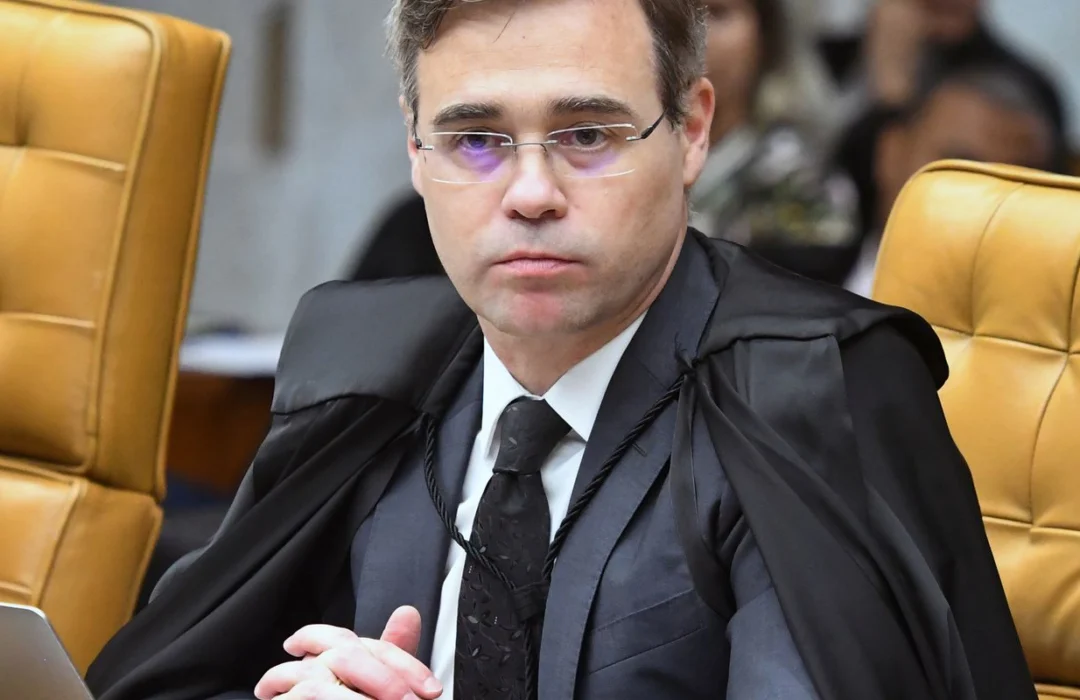 Mendonça defende análise de diálogos entre Vorcaro e Moraes no plenário do STF