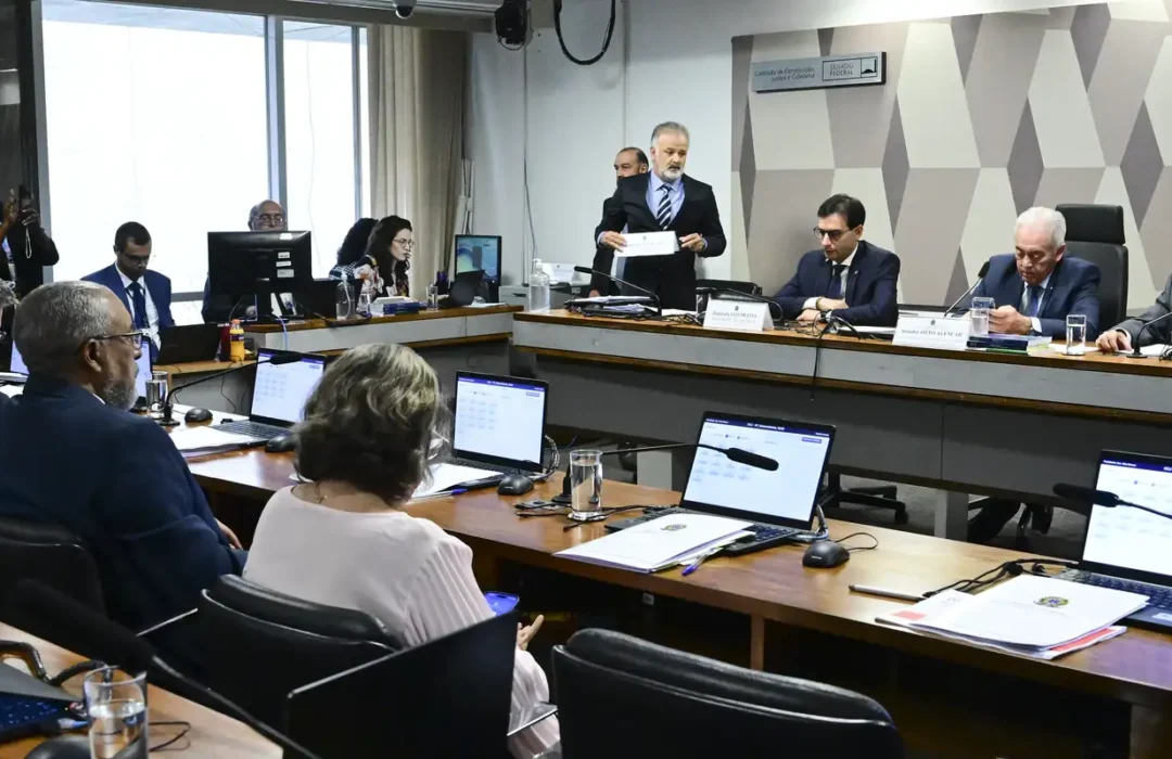 Senado aprova fim da escala 6×1 e reduz jornada para 40 horas semanais