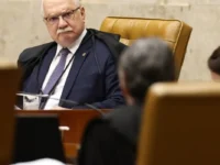 Grupo de ex-ministros e empresários assina manifesto em defesa de Fachin e do STF