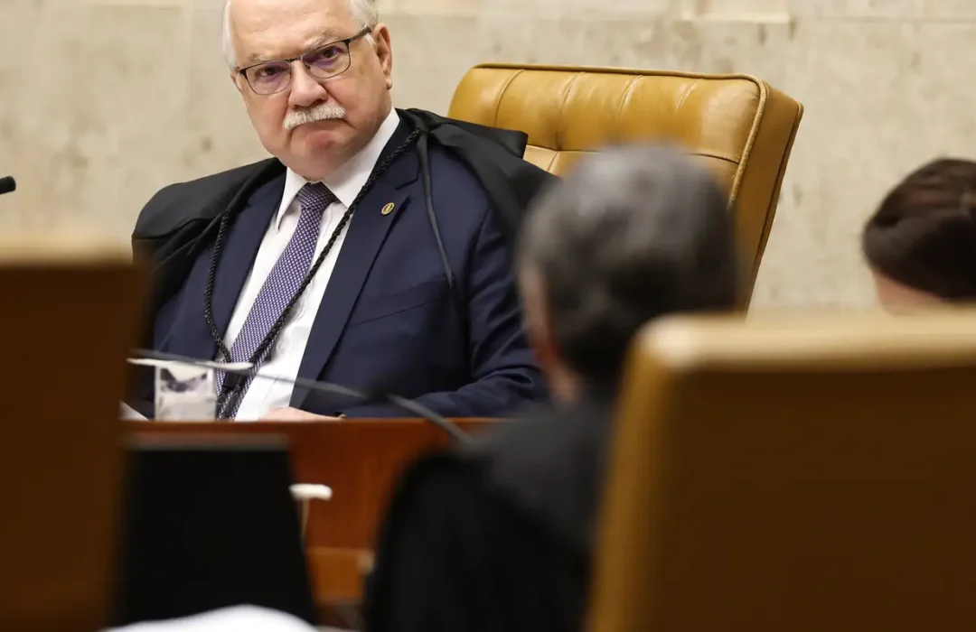 Grupo de ex-ministros e empresários assina manifesto em defesa de Fachin e do STF