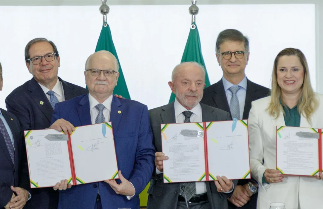 Lula sanciona leis que reforçam instituições do Judiciário em todo o país