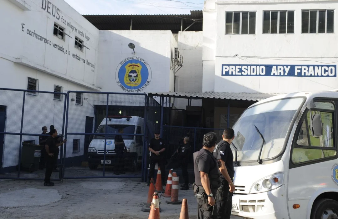 Famílias de detentos gastam bilhões com custos que deveriam ser do Estado