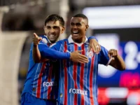Bahia vence Bragantino e segue na briga pela Libertadores