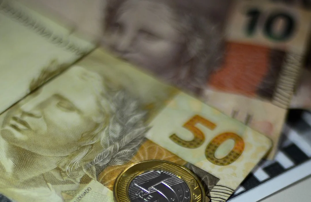 Economia brasileira desacelera em julho com queda de 0,2% no indicador do BC