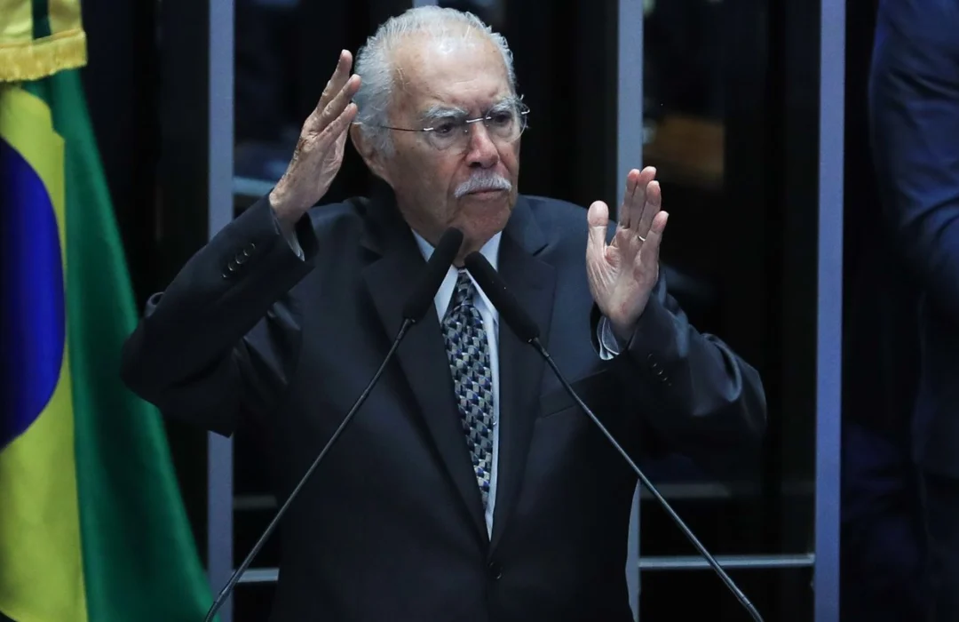 José Sarney internado com pneumonia em São Luís