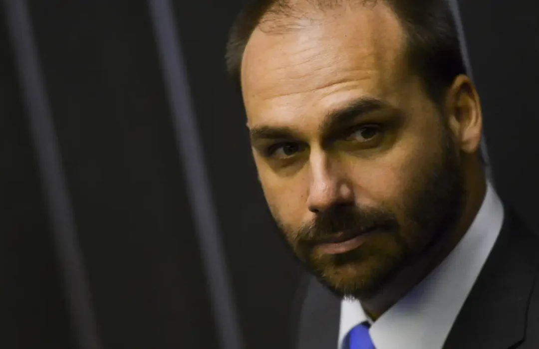 Eduardo Bolsonaro é demitido da Polícia Federal por abandono de cargo