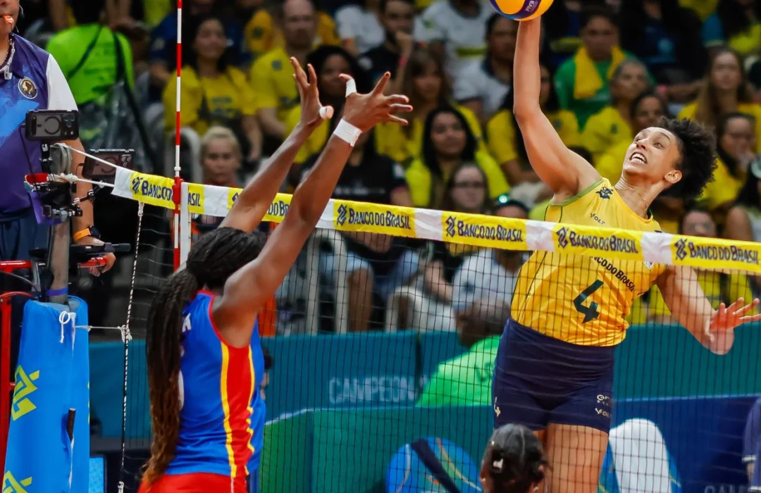 Seleção feminina de vôlei mantém liderança no Sul-Americano após vitória sobre Colômbia