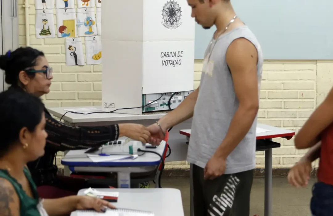 Programa da TV Brasil debate o significado do voto para jovens e eleitores mais velhos