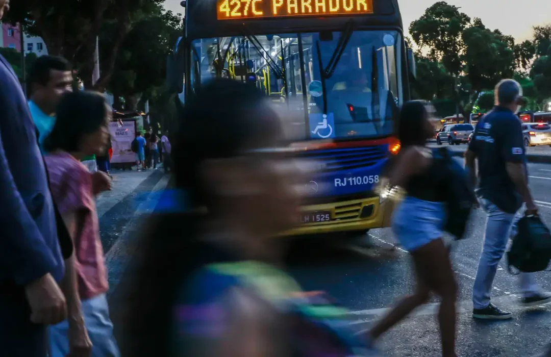 Pesquisa revela que isolamento e cansaço mental afastam eleitores das urnas no Brasil