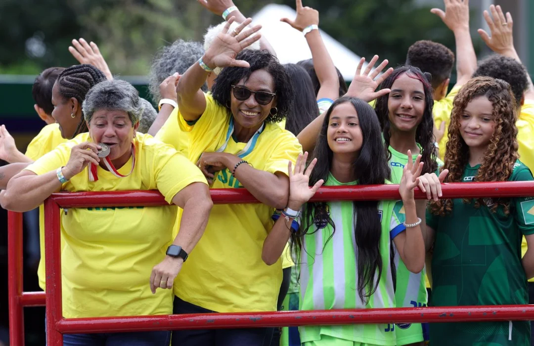 Pioneiras do futebol feminino são homenageadas no Desfile de 7 de Setembro