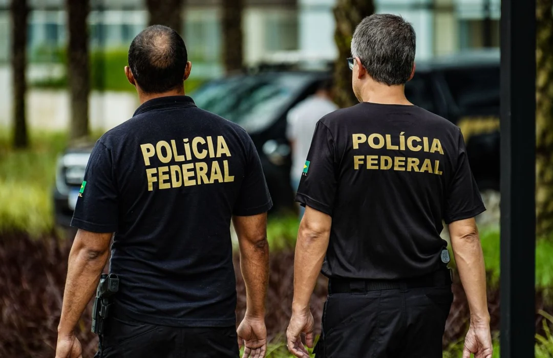 Polícia Federal investiga suspeitos de divulgar propaganda nazista no Rio de Janeiro