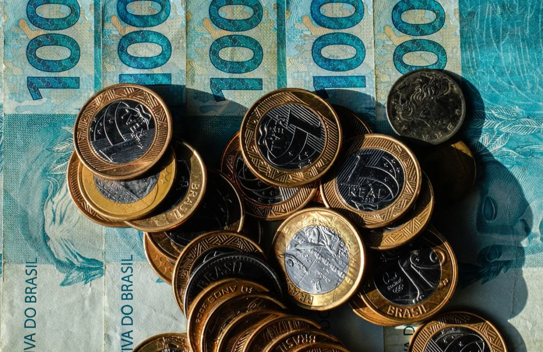 Brasileiros têm mais de R$ 5,6 bilhões aguardando resgate em instituições financeiras