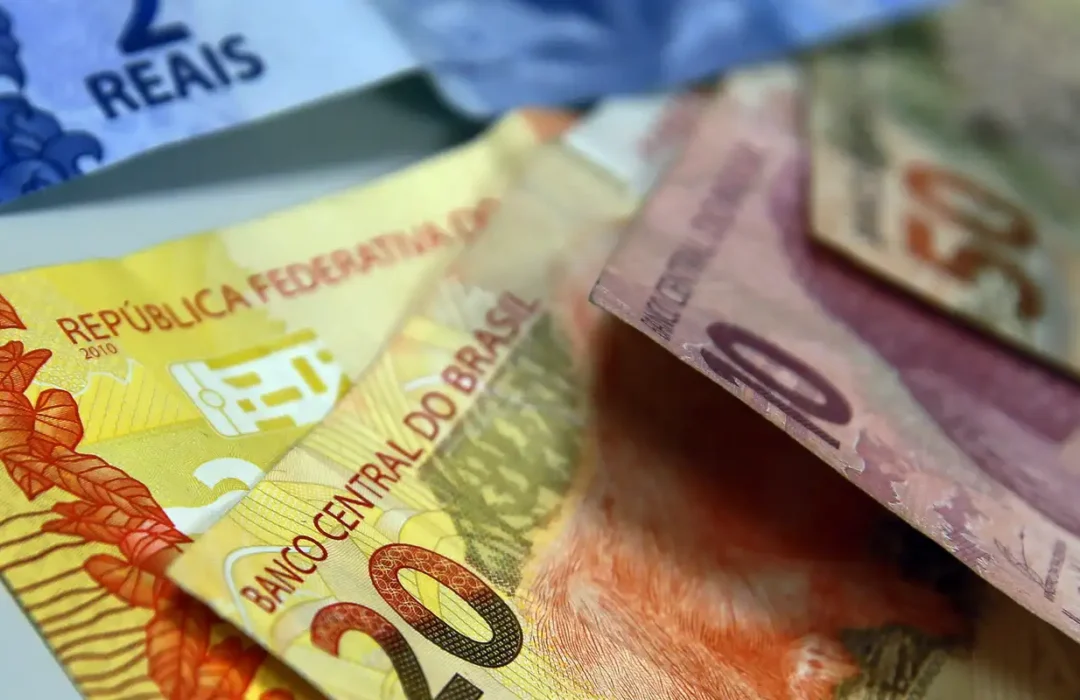 Taxas de juros para famílias continuam em alta e inadimplência atinge 6% em agosto
