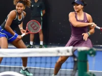 Naná Silva se recupera de derrota e avança nas duplas do SP Open