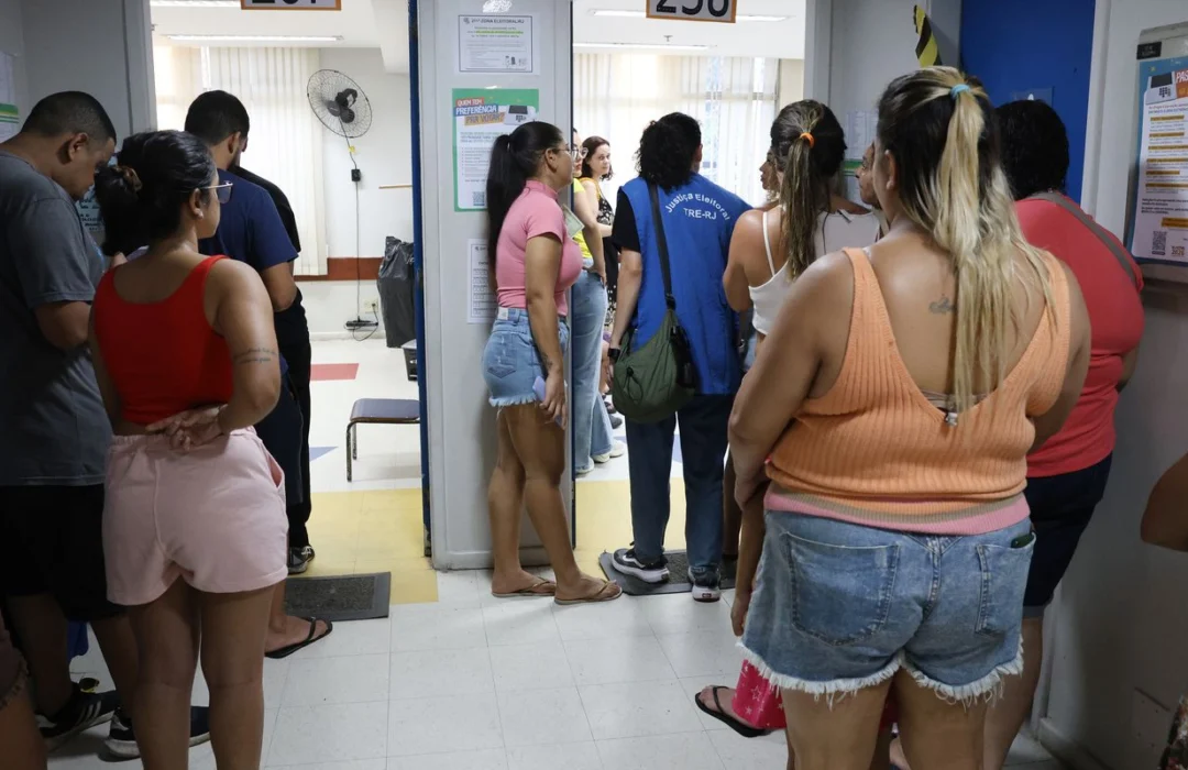 Mudança em locais de votação causa dificuldades e aumenta abstenção na Maré
