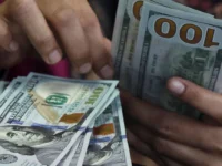 Dólar bate recorde e bolsa desaba em semana de turbulência econômica