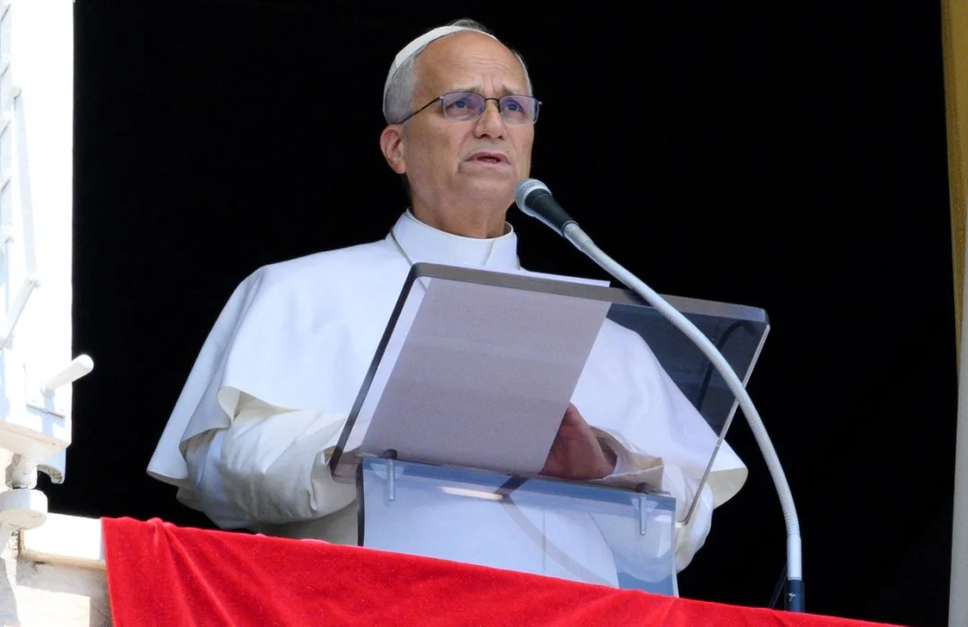 Papa Leão XIV evolui bem após cirurgia pulmonar, informa Vaticano
