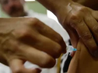 Vacinação contra HPV reduz drasticamente casos de lesões pré-cancerígenas em adolescentes