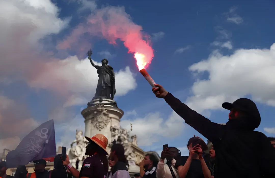 França enfrenta novo dia de tensão após fim de semana marcado por protestos violentos