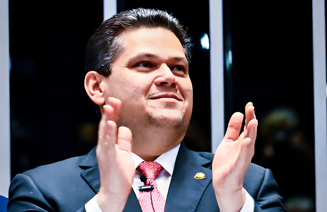 Alcolumbre homenageia Paulo Paim na promulgação do fim da escala 6×1
