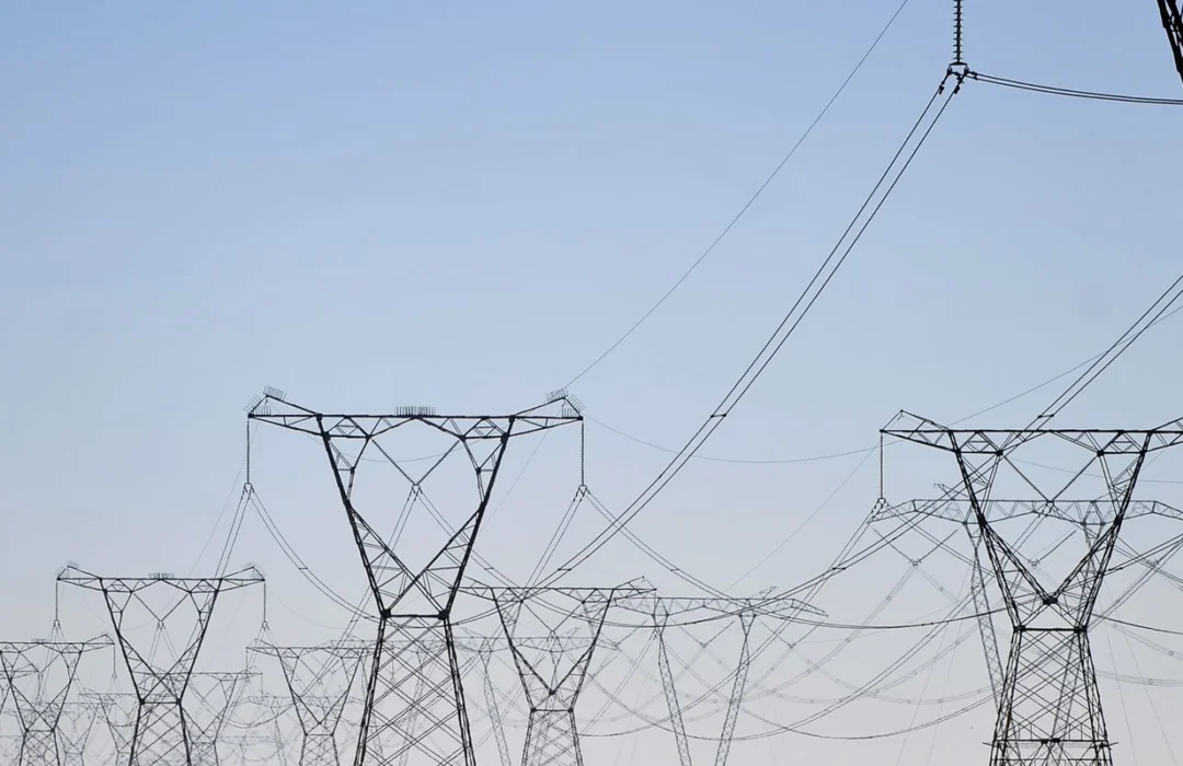 Empresas de energia reforçam estrutura para garantir fornecimento no dia da eleição