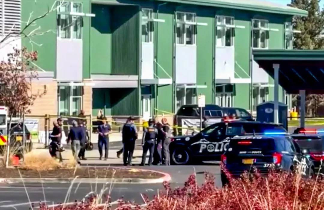 Adolescente de 16 anos abre fogo em escola do Oregon e mata quatro pessoas