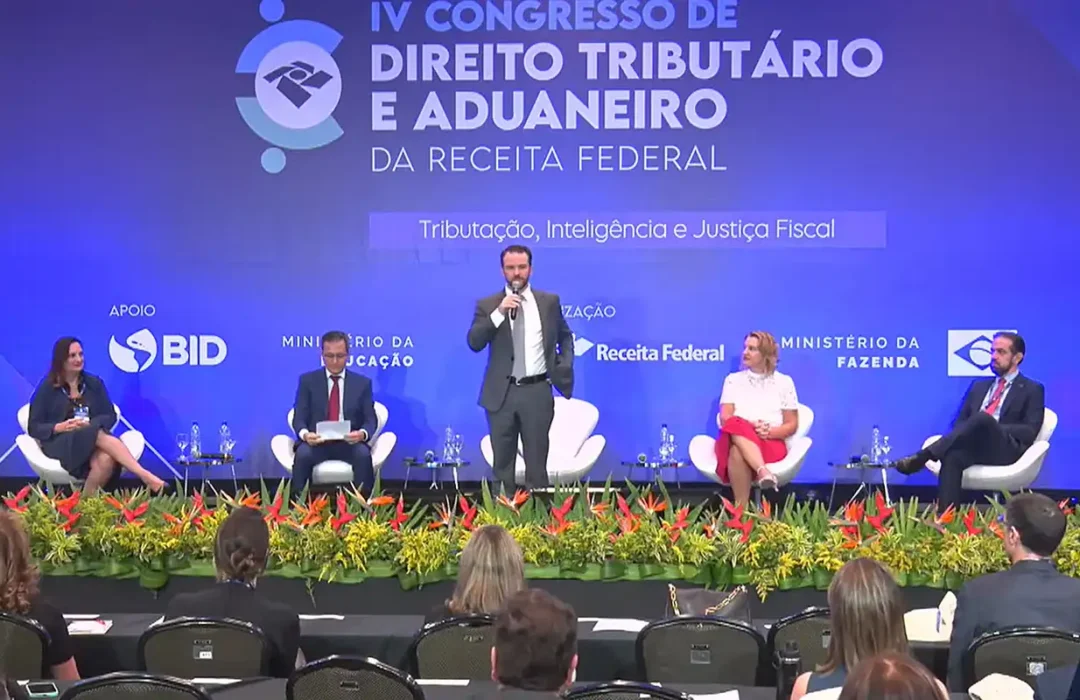 Receita Federal deve atuar como inteligência do Estado, defende ministro Durigan