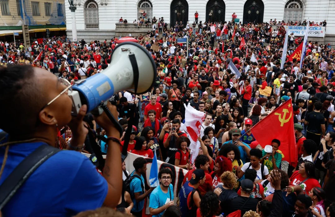 Mobilização estudantil em defesa da democracia ganha força em várias regiões do Brasil