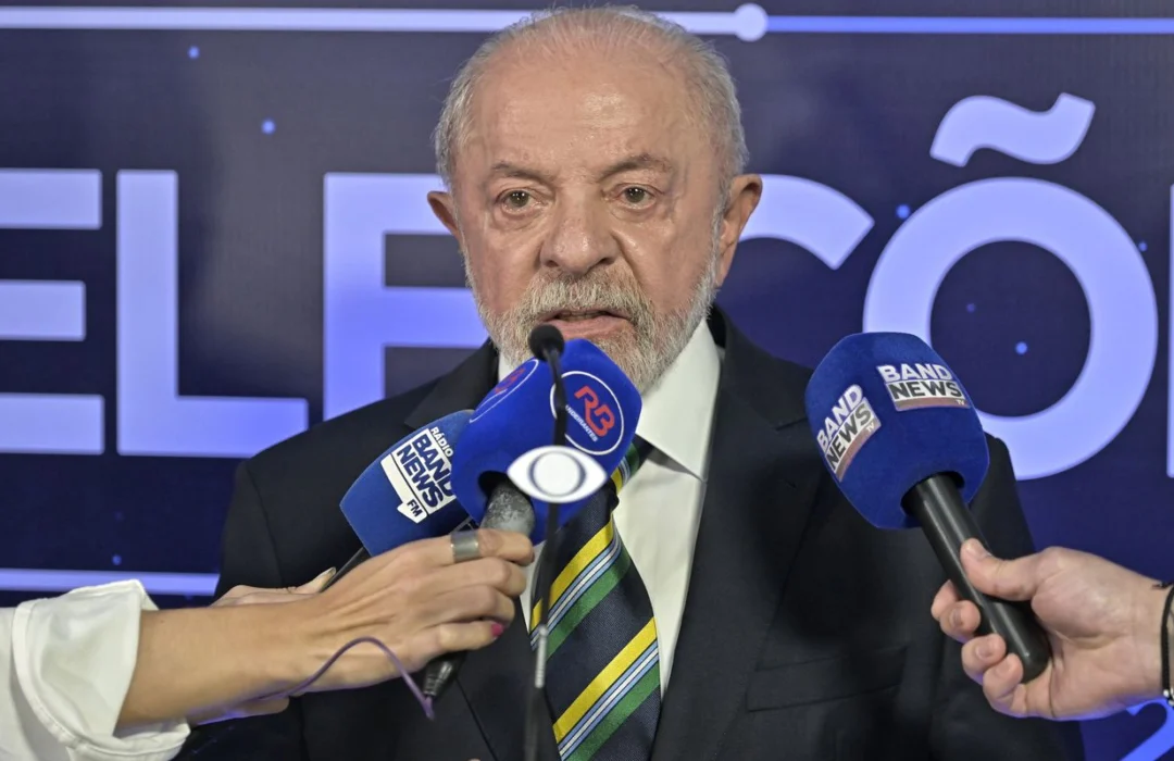 Lula requer liberação de sigilo bancário no TSE condicionado a Flávio Bolsonaro