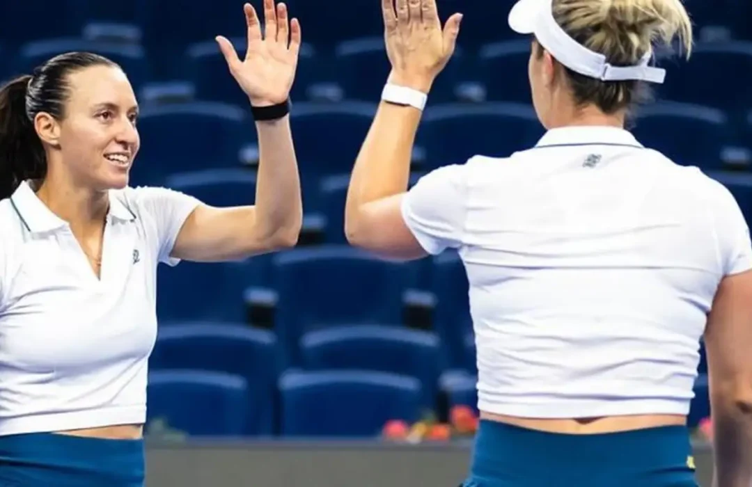 Luisa Stefani avança às semifinais de Pequim após vitória sobre campeãs olímpicas