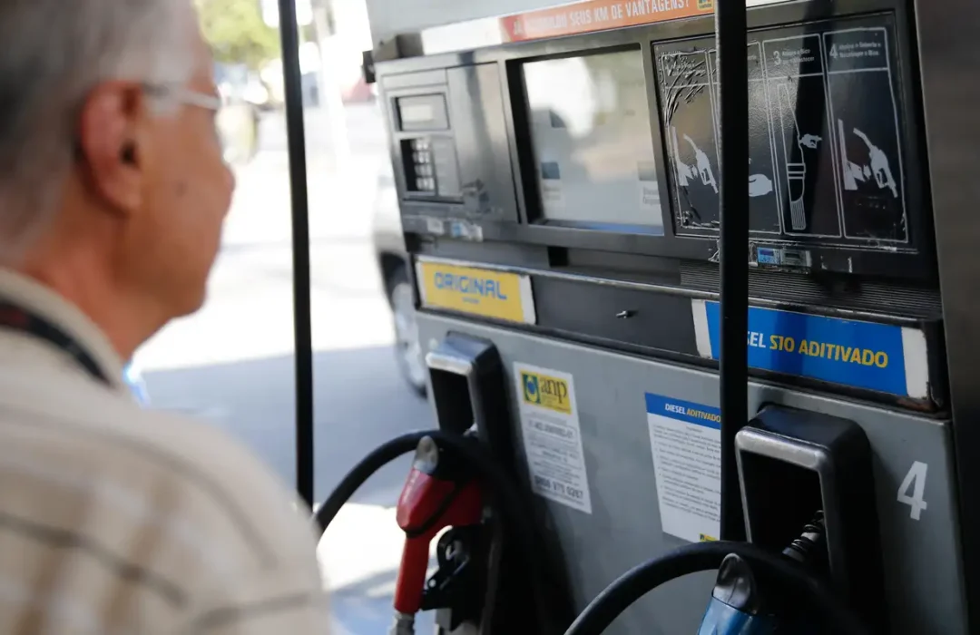 Governo mantém subsídio ao diesel por mais um mês