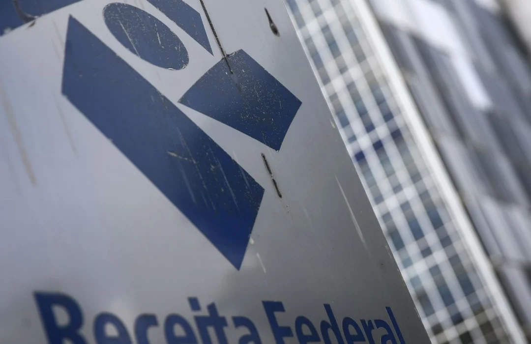 Receita Federal libera recorde de R$ 41 bilhões em restituições do IR em 2026