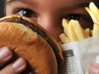 OMS apresenta primeiro guia para combater obesidade infantil que quadruplicou desde 1990